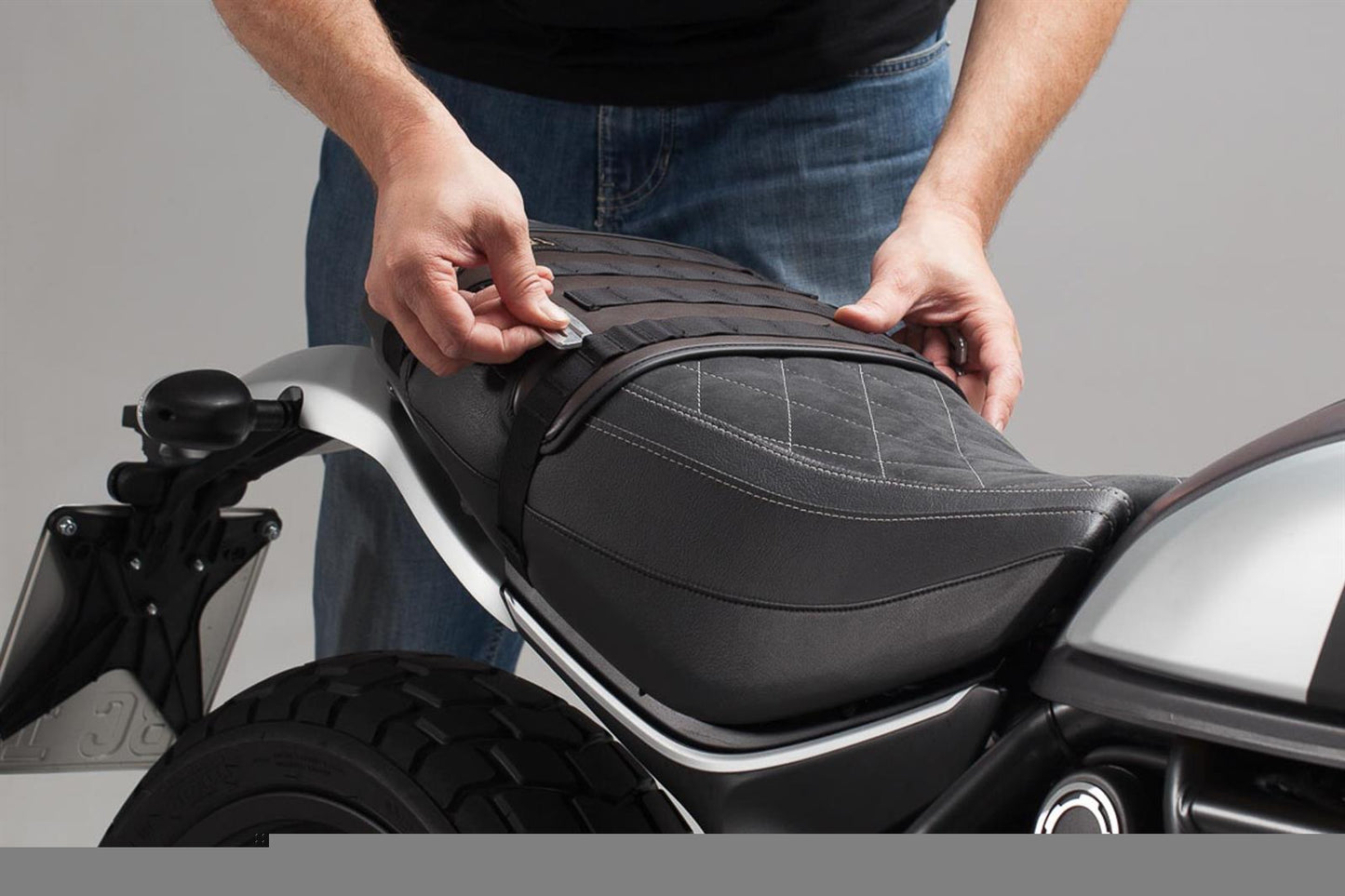 S-Haken für Legend Gear Seitentaschen Aluminium Silbern eloxiert Als Paar - Kama Bike Parts