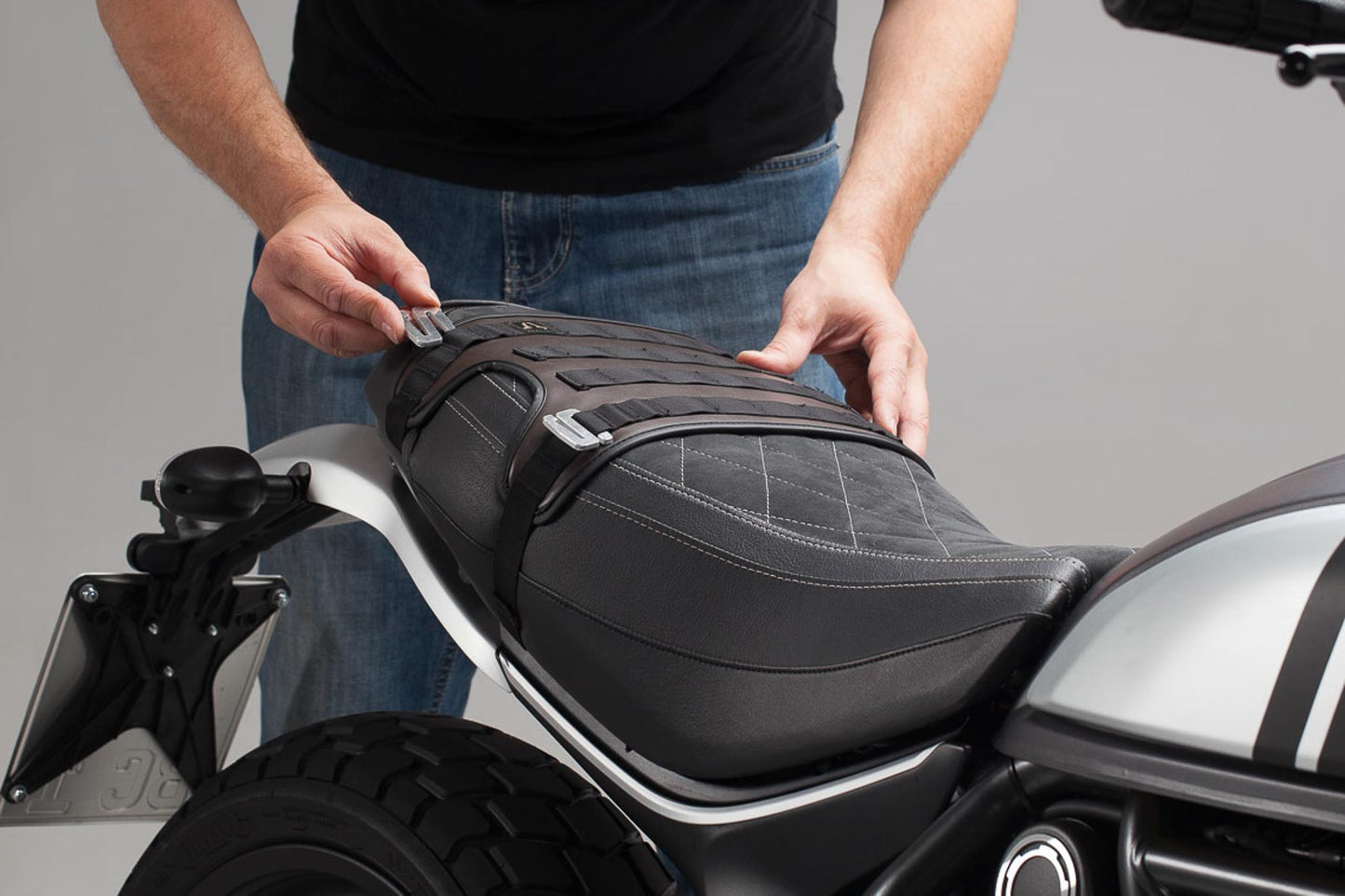 S-Haken für Legend Gear Seitentaschen Aluminium Silbern eloxiert Als Paar - Kama Bike Parts