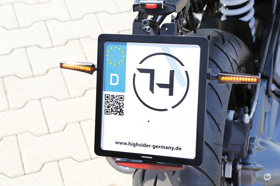 HIGHSIDER CNC Kennzeichen Halteplatte mit Uni- Halter Typ 3 schwarz eloxiert - Kama Bike Parts