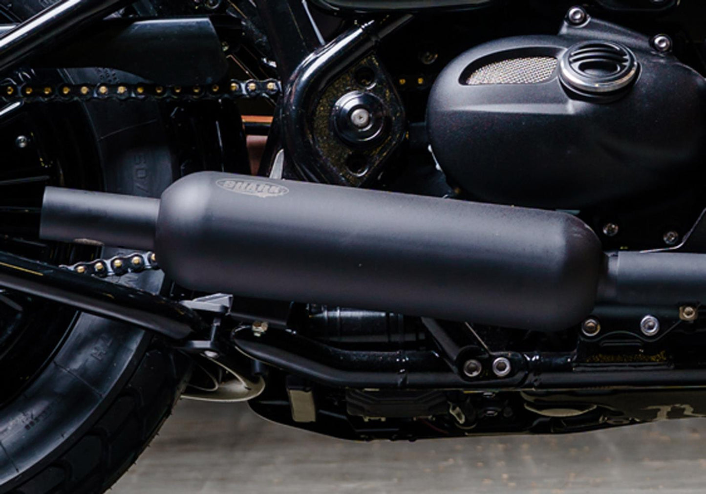 SHARK Retro Classic Auspuff passend für Triumph Bonneville Bobber 2017-2020 - Kama Bike Parts